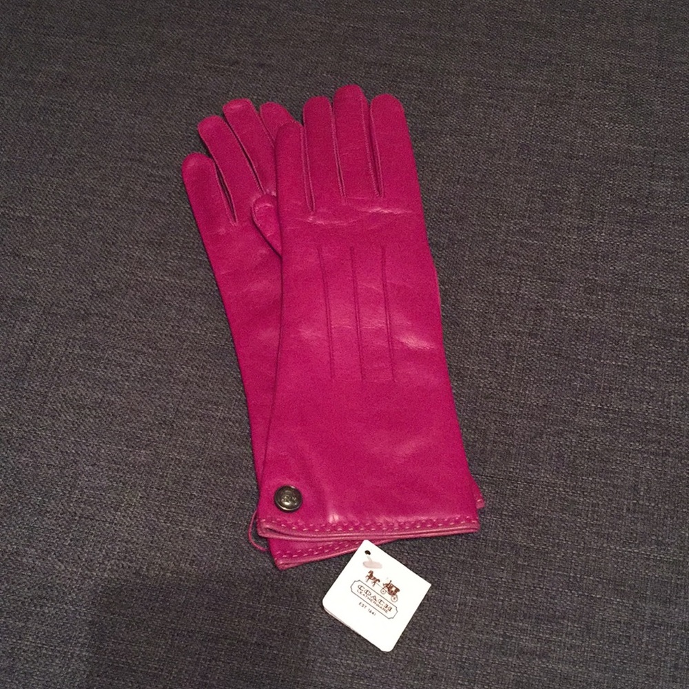 Women’s leather gloves, cashmere lined.